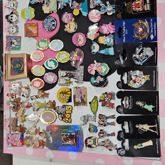 Mona81 Is Live With Disney Pins! - Picture 4 of 8